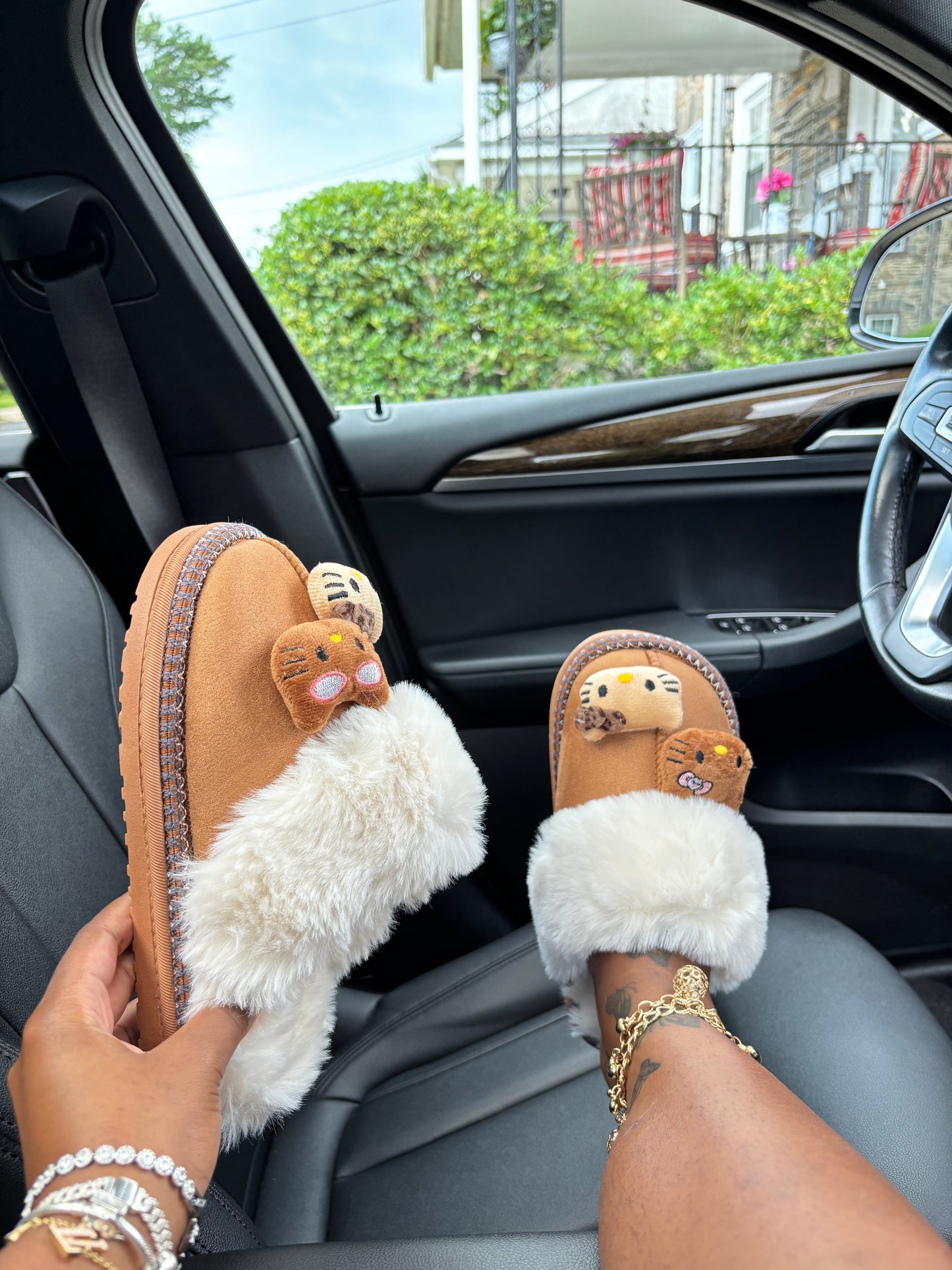 Extra Fluff Hello Kitty Slippers